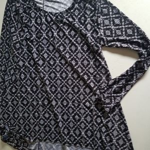 Sandra and Tiffany Size Large Top Woman